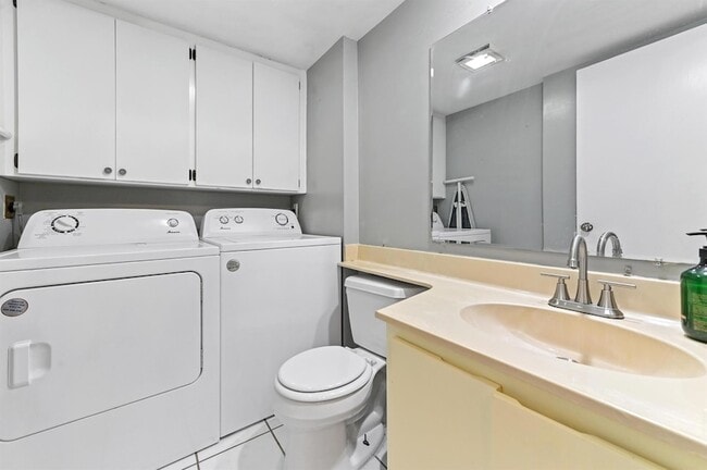 Building Photo - 619 6th Way