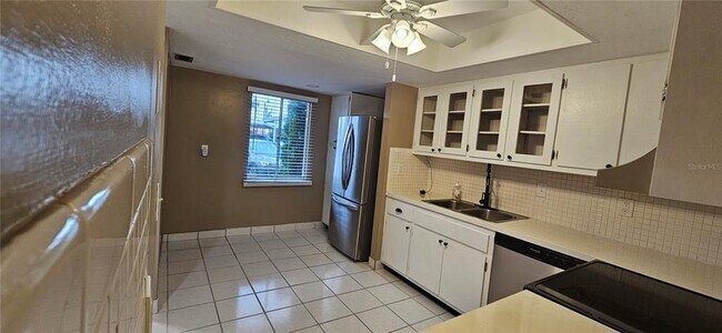 Building Photo - 2244 Winkler Ave