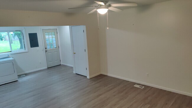 Building Photo - 1131 Rambling Rd