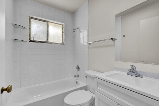 Building Photo - 1201 Janes Ln