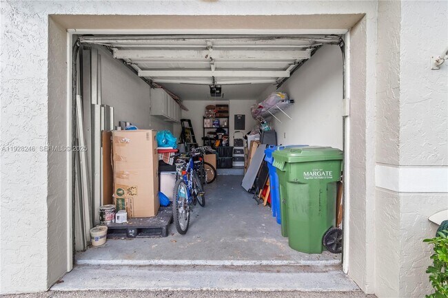 Building Photo - 7464 Pinewalk Dr S