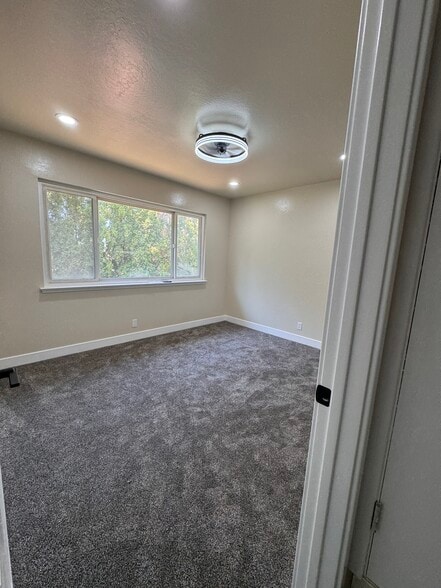 Building Photo - 1369 Phelps Ave