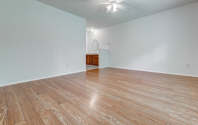 Building Photo - Move-In Ready Cherry Creek 3 Bedroom, 2 Bath!
