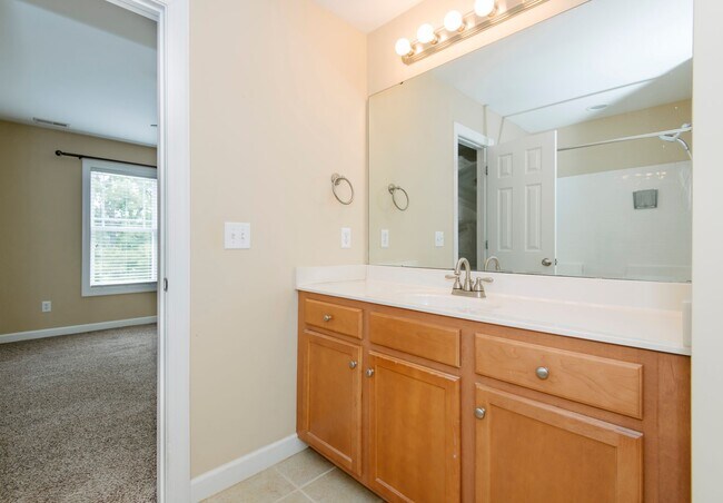 Building Photo - Charming Townhome in the Heart of Wake Forest!