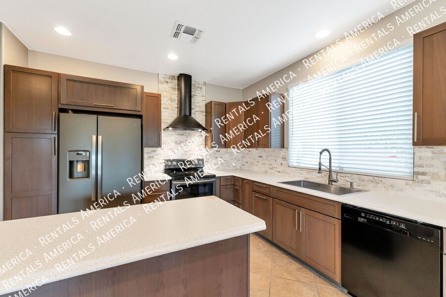 Building Photo - 12936 N Salt Cedar Dr