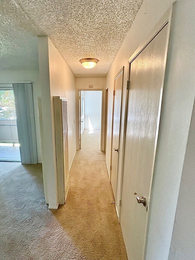 Building Photo - Glen Ellen Manor