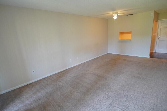 Building Photo - 2325 W Pensacola St