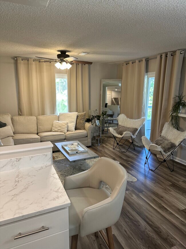 Kitchen and living space - 208 Twin Lakes Ln