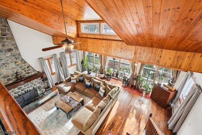 Building Photo - 197 Point Breeze Dr