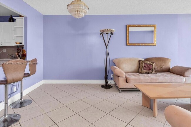 Building Photo - 2030 S Ocean Dr