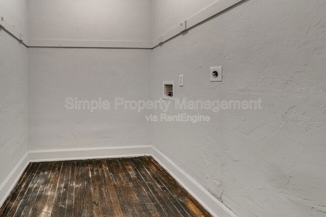 Building Photo - 944 East Dr