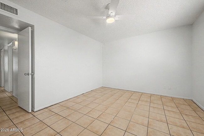 Building Photo - 7014 W Palo Verde Dr