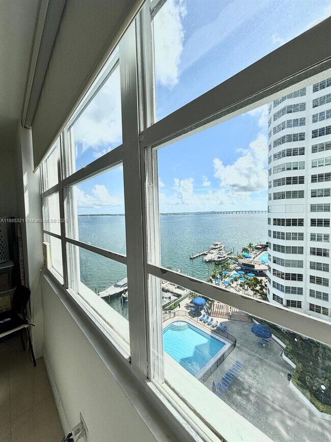 Building Photo - 801 Brickell Bay Dr