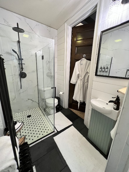 Building Photo - 701 N Lincoln St