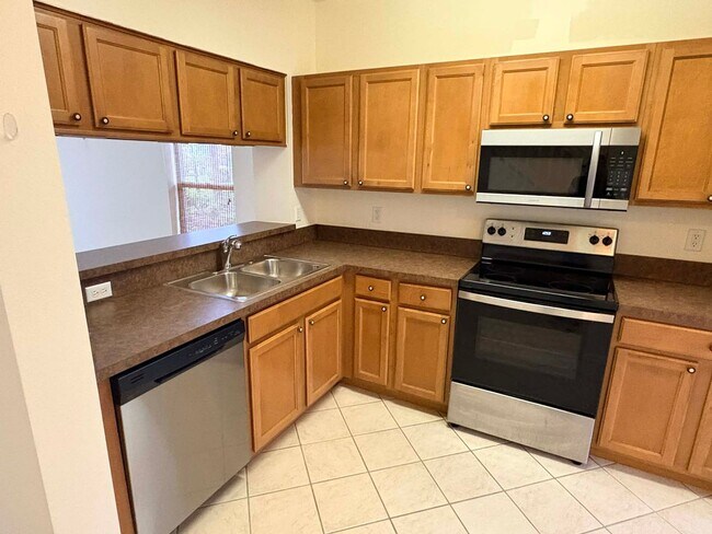 Building Photo - 2/2.5 Townhome in Fort Myers for Rent