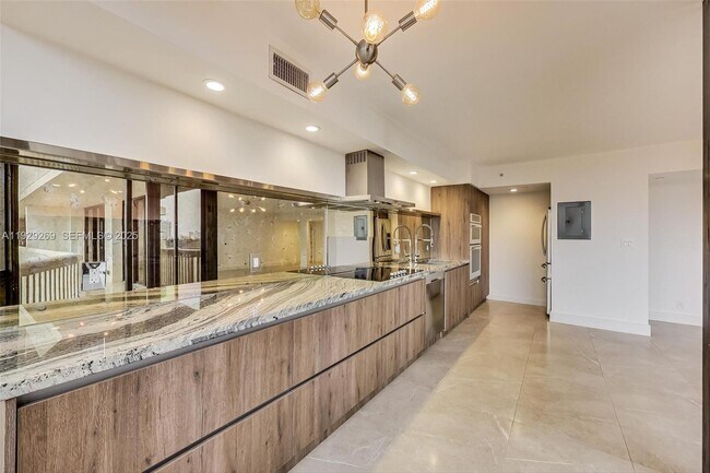 Building Photo - 1000 W Island Blvd