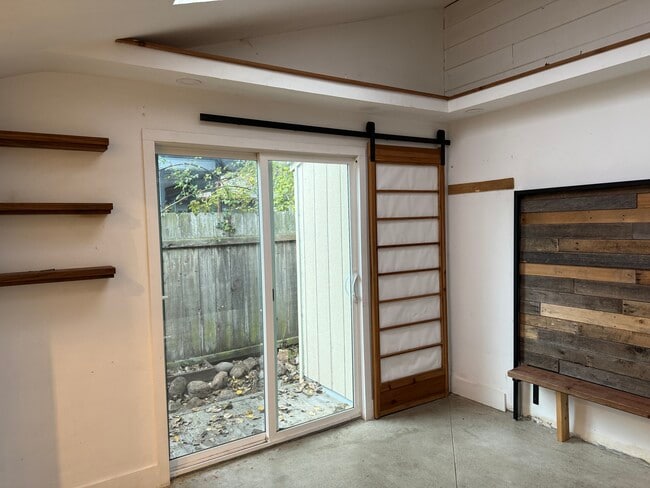 Building Photo - 521 38th Avenue, Main Unit