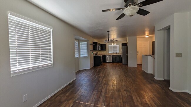 Building Photo - 5444 Hicks Dr