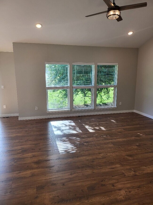 Building Photo - STATUS: AVAILABLE  | $2100.00 a month + $1...