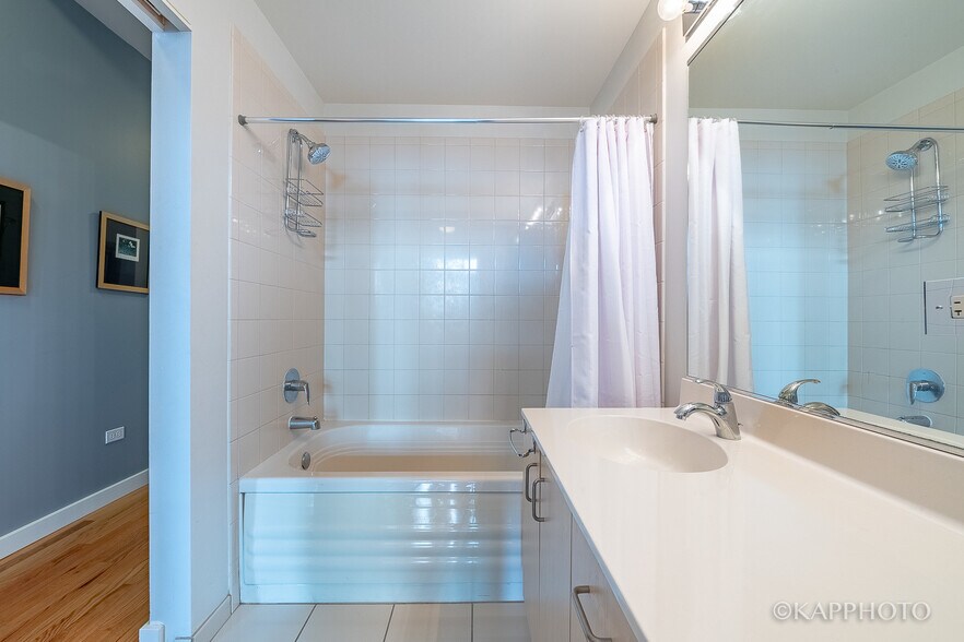 Building Photo - 1720 S Michigan Ave