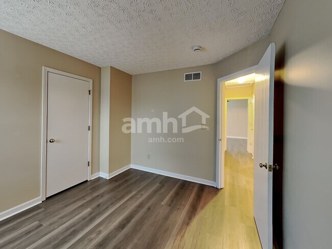 Building Photo - 7366 Murrayfield Dr