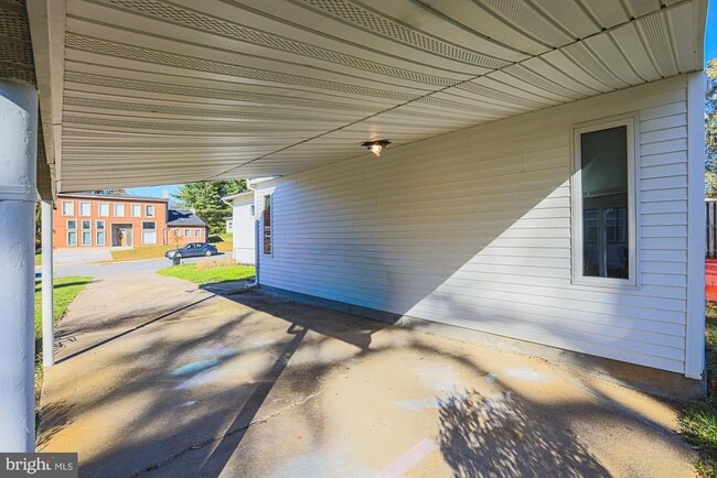 Building Photo - 2421 Lightfoot Dr