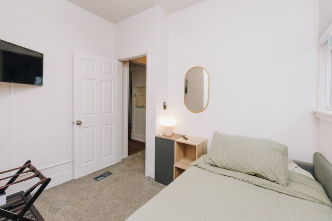 Building Photo - 3508 Tarpis Ave