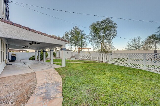 Building Photo - 5470 Logville St