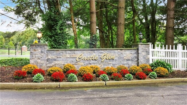 Building Photo - 4 Pinewood Cir