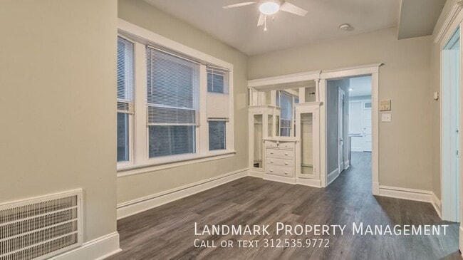 Building Photo - 2132 W Haddon-Unit 2