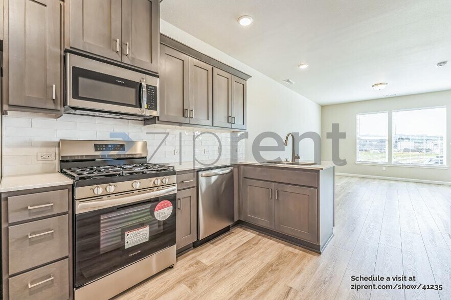 Building Photo - 8457 SE Kinnaman St