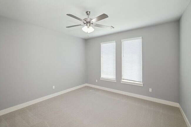 Building Photo - 9240 Highland Springs Dr