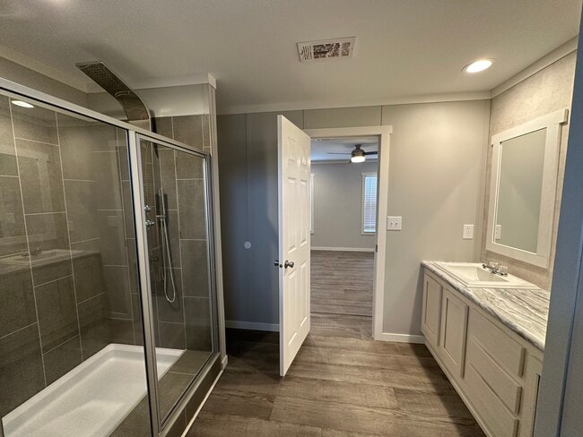 Building Photo - 120 Spurgeon St