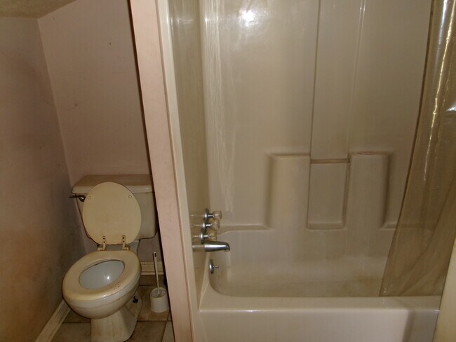 Building Photo - 452 Logansport Rd