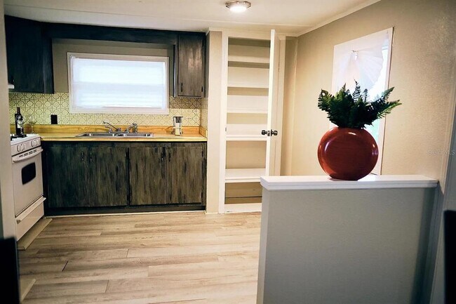 Building Photo - 814 Elkan Dr