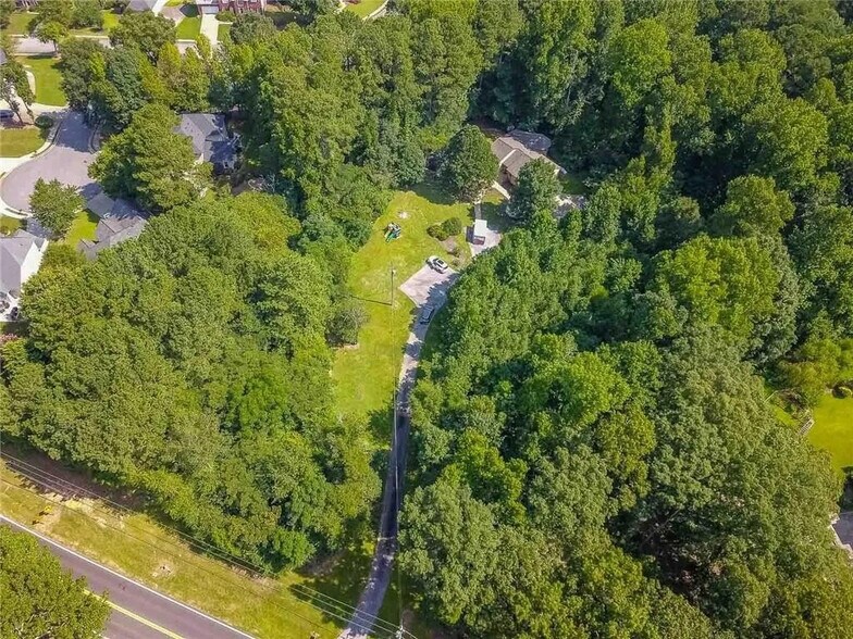 Building Photo - Room in Single Family Home on Azalea Dr
