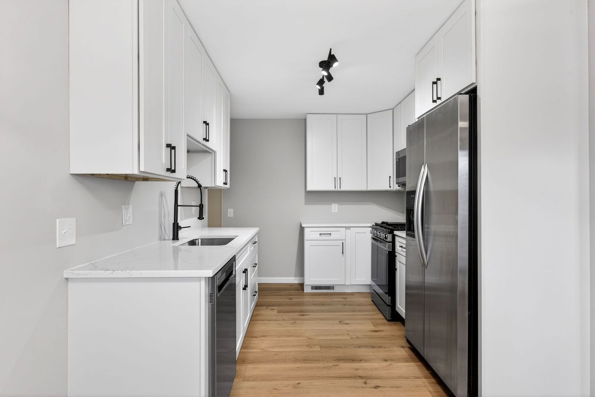 Building Photo - 5016 Fernhill Dr