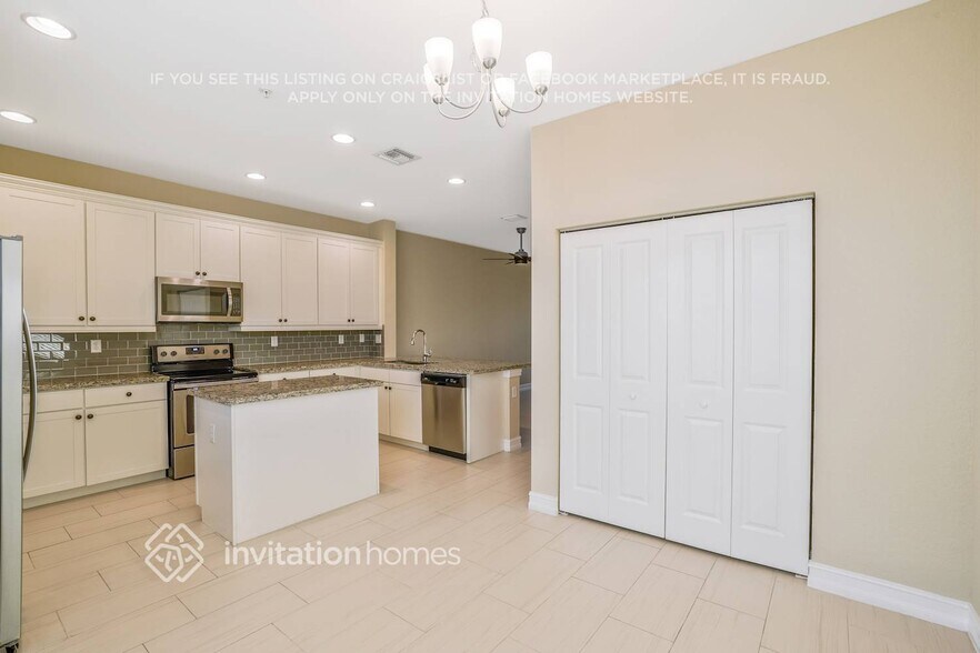 Building Photo - 11714 SW 13th Ct