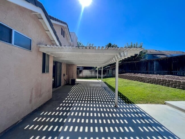 Building Photo - 3 Bedroom SINGLE STORY home located in Murrieta for LEASE!