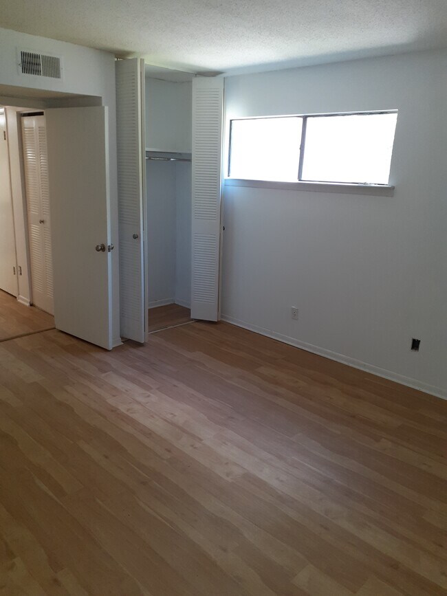 Building Photo - 3350 Altamont S