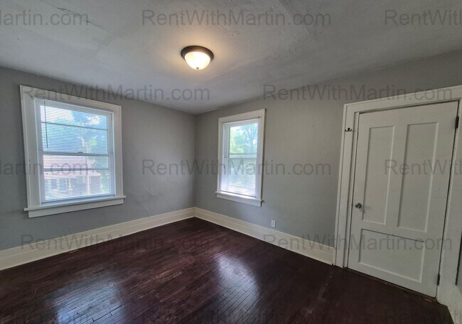 Building Photo - 1128 Mulberry St