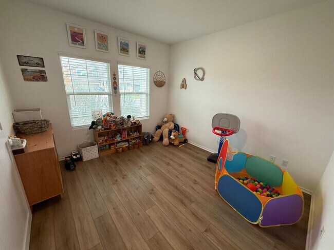 Building Photo - 380 Mendoza