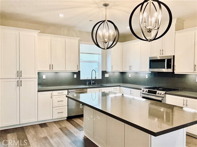 Building Photo - 2336 Synergy