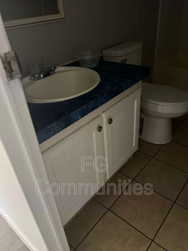 Building Photo - 147 Oak Knoll Dr