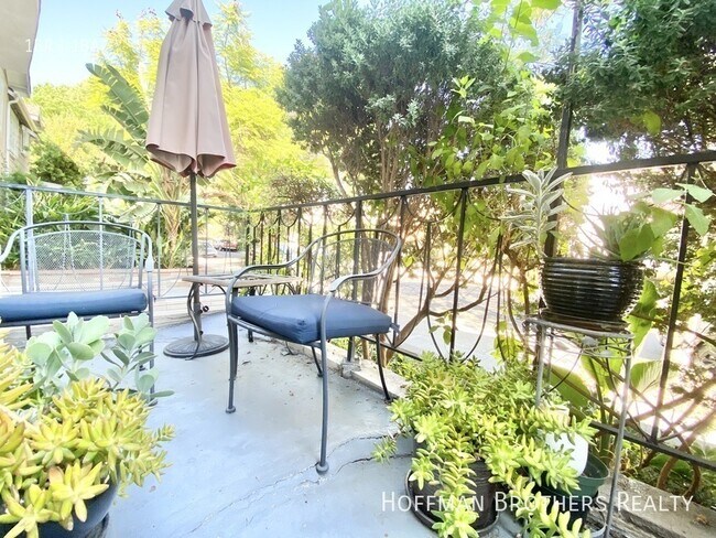 Building Photo - 915 N Spaulding Ave