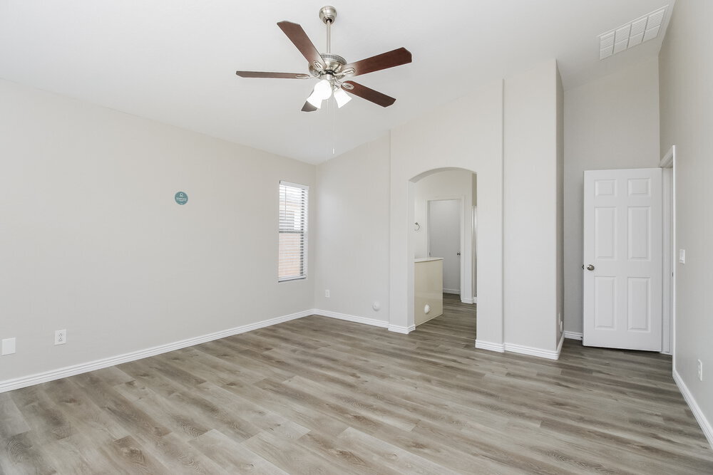 Building Photo - 475 W Holstein Trail