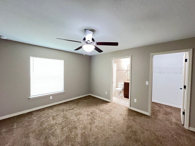 Building Photo - Beautiful 3 Bedroom, 2 Bathroom Home in Ocala!!