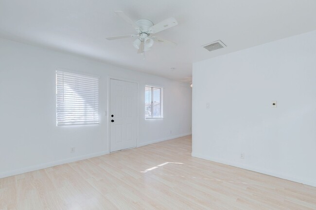 Building Photo - *** Private Home on Huge Lot - Modern and Spacious ***