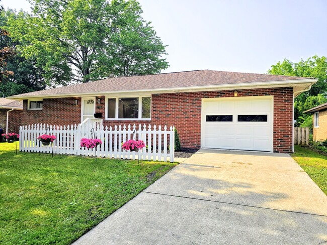 Primary Photo - 212 Roanoke Ave