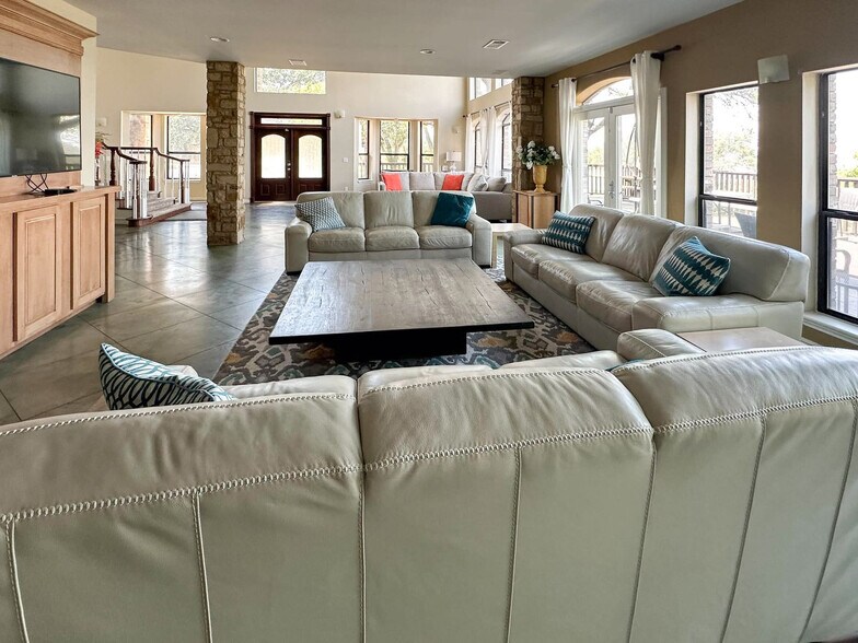 Building Photo - 206 Forest Dr